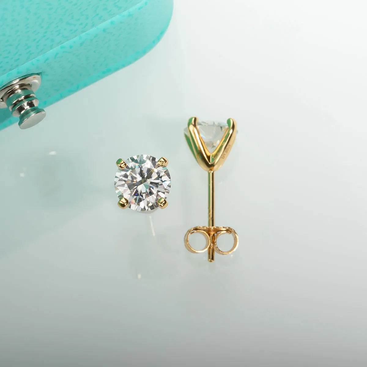 2.0CTTW D Color Round Cut Moissanite 925 Sterling Silver Stud Earrings