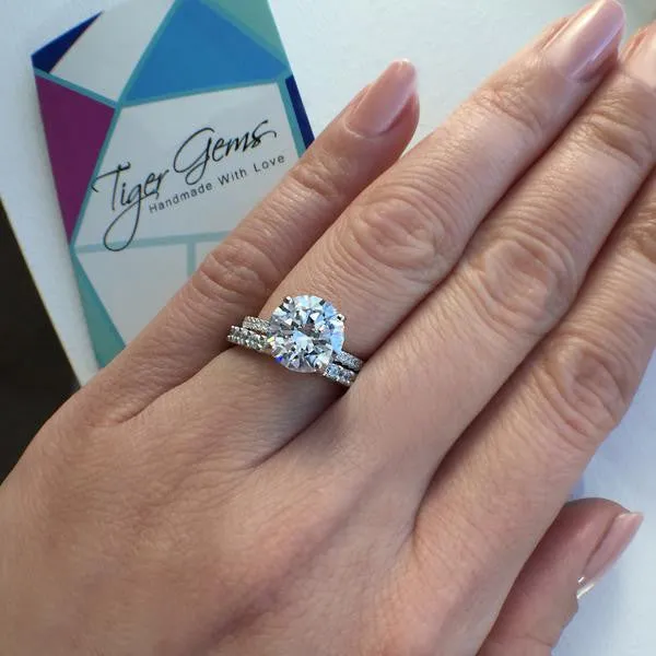 3.25 ctw Round Accented Solitaire Ring