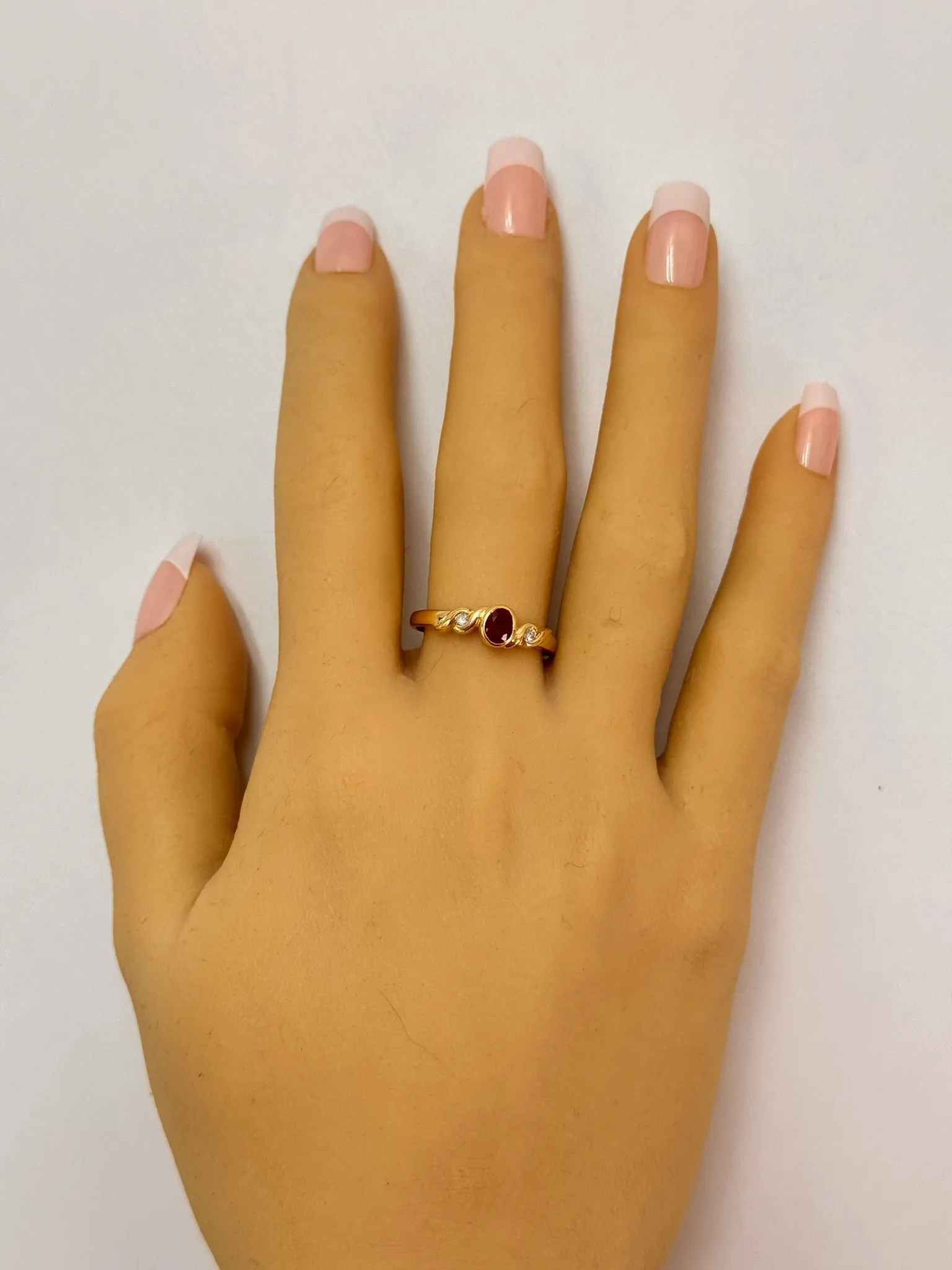 Exquisite Natural Ruby & Diamond Ring in Yellow Gold - Size US 9, UK/AU R 1/2