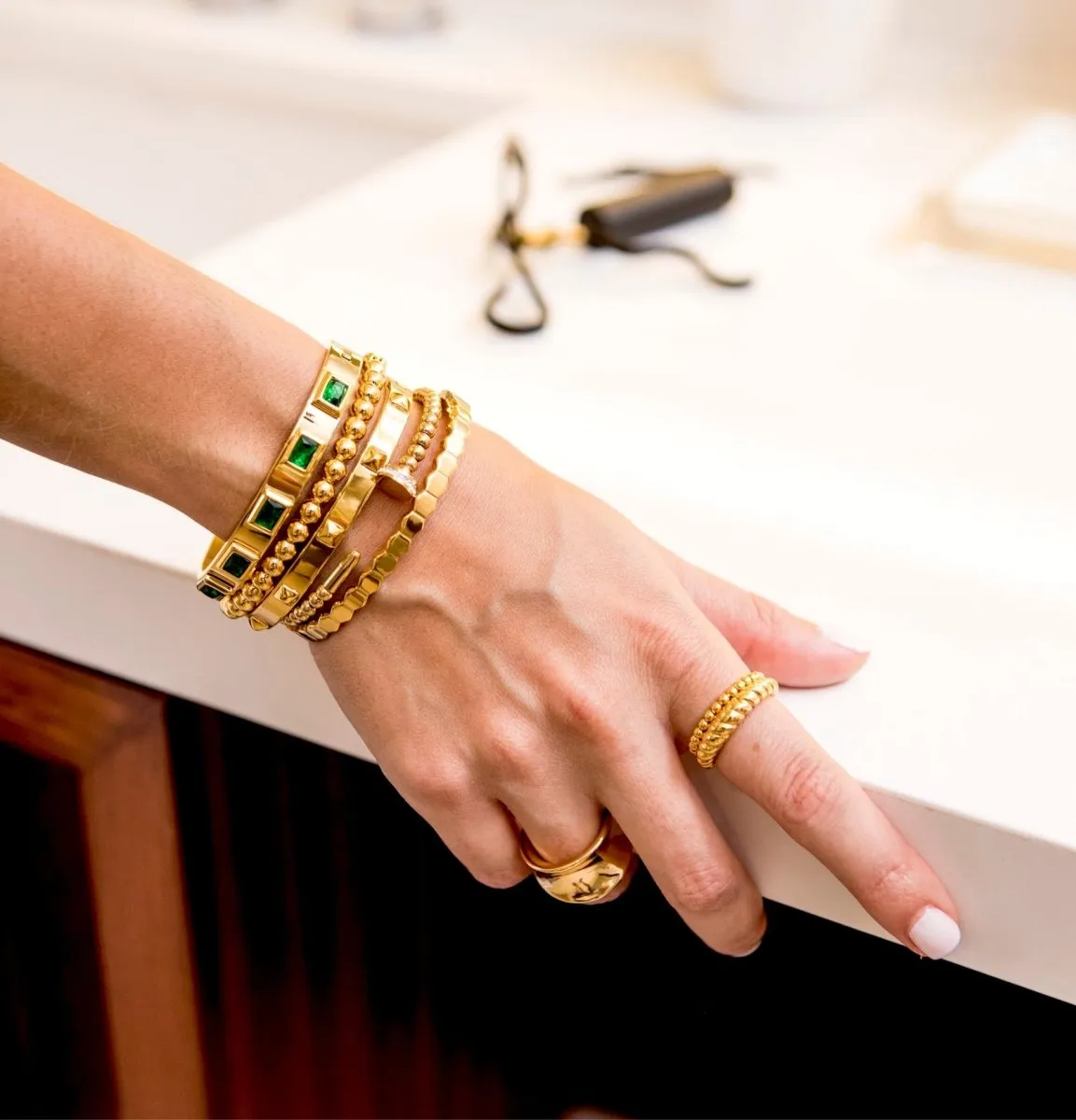 Lustrous Emerald Elegance Band